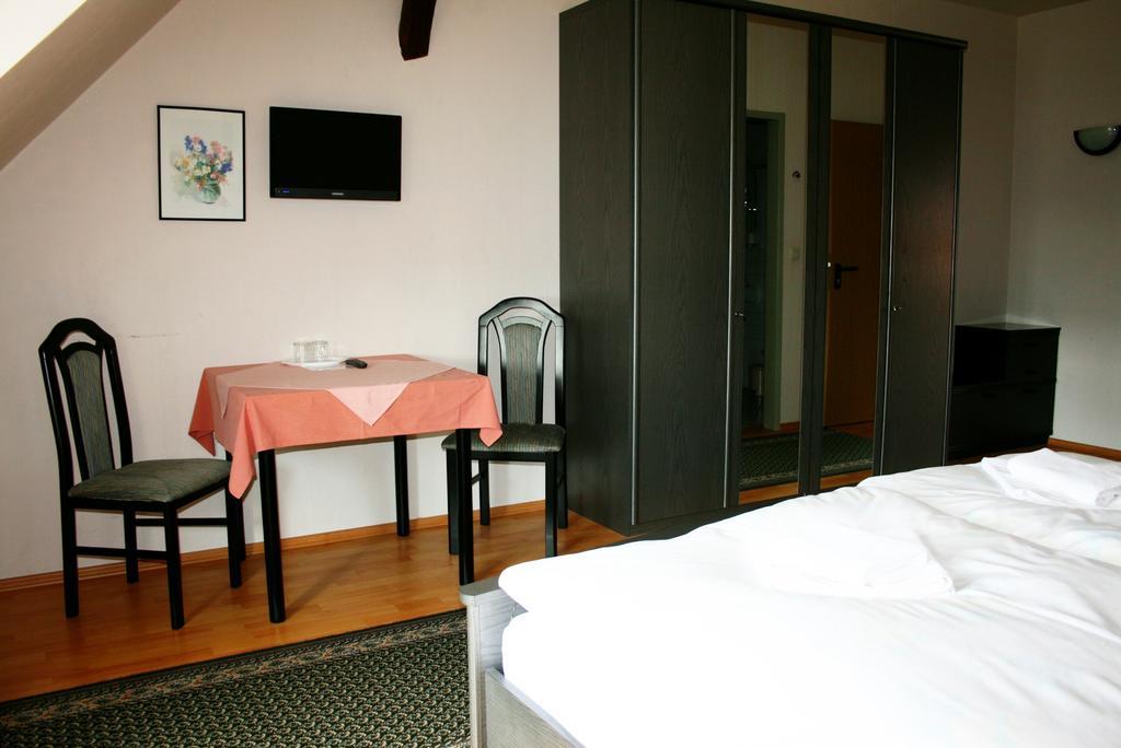 Grober'S Reiterhof Hotel Naumburg  Værelse billede